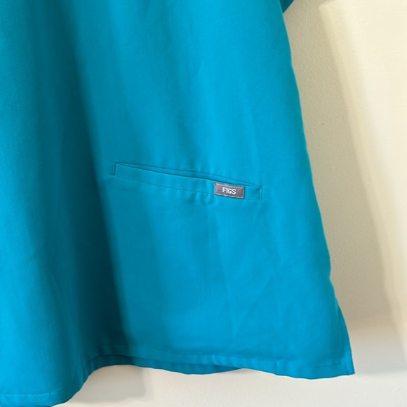 FIGS Scrub Casma Three-Pocket Scrub Top Teal Size Large - Picture 4 of 9